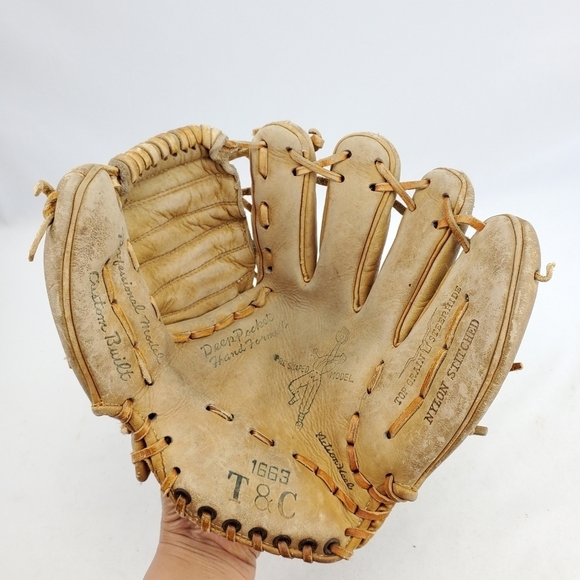 VTG 1663 T&C Baseball Glove Mitt 11" Right Hand Throw Leather Grain Steerhide - Picture 1 of 12